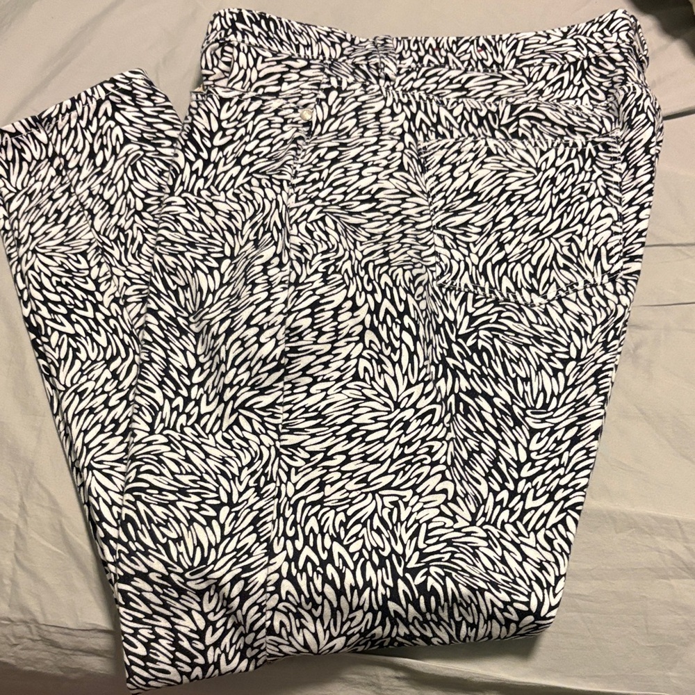 Talbots Black and White Leaf Print Jeggings